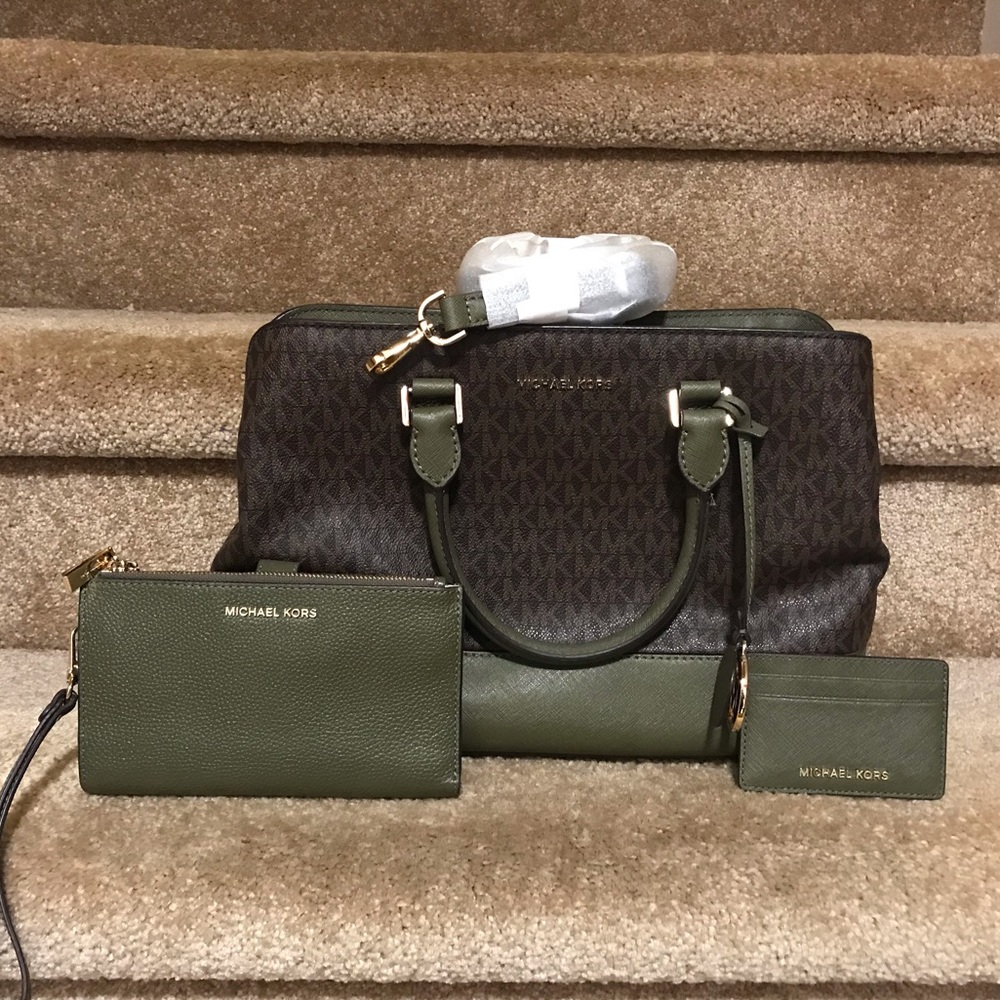 Authentic Michael Kors 3 piece set!